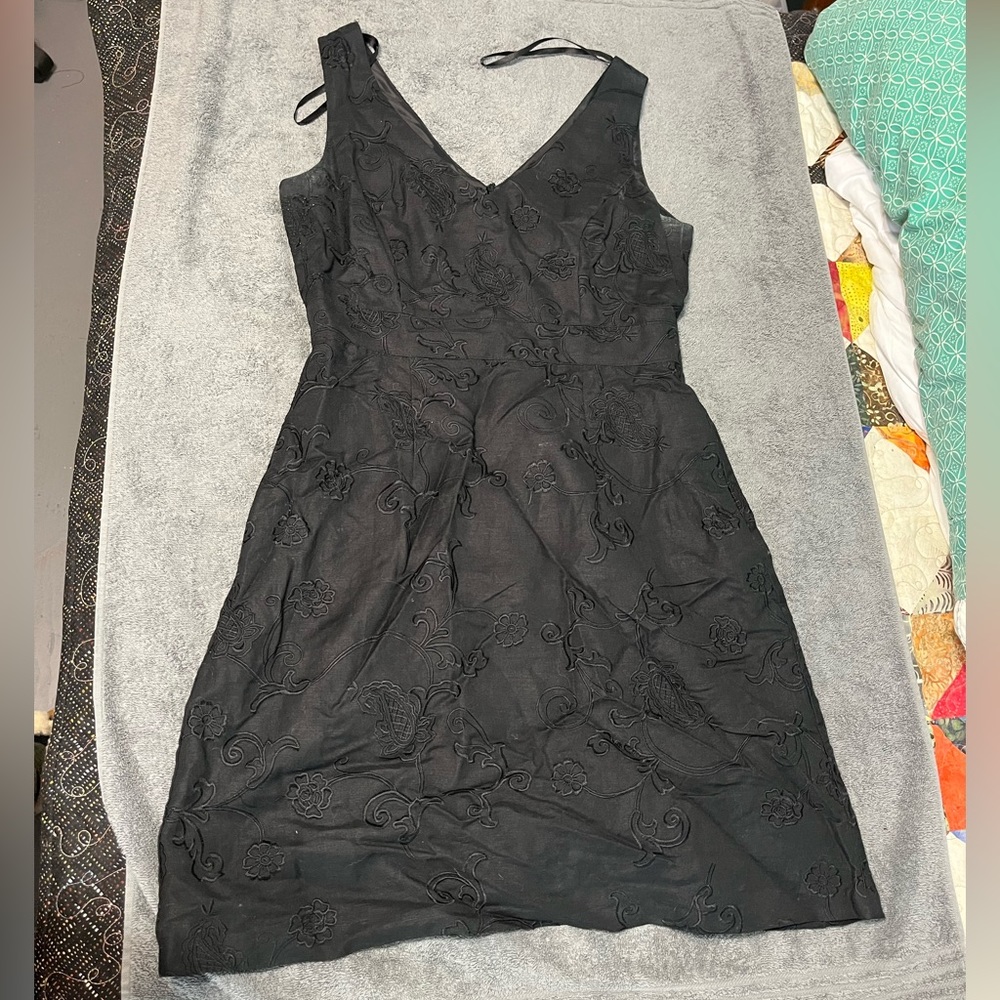 QUICK LIST! Embroidered v-neck dress